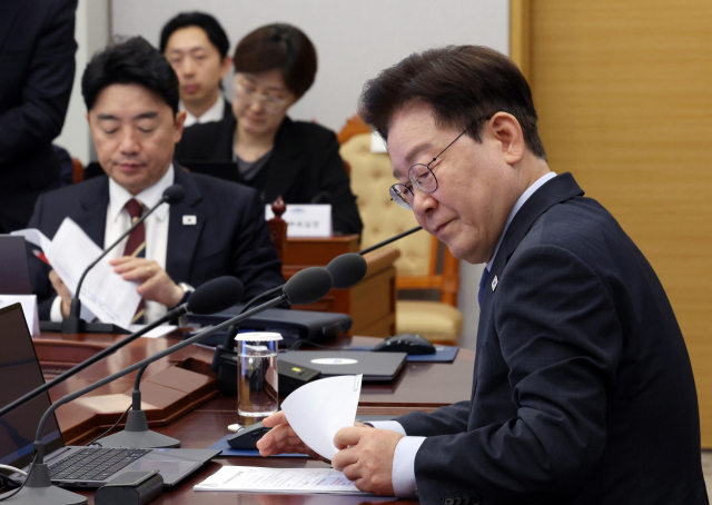 이재명 대통령이 11일 청와대에서 수석보좌관회의를 주재하고 있다. 연합뉴스