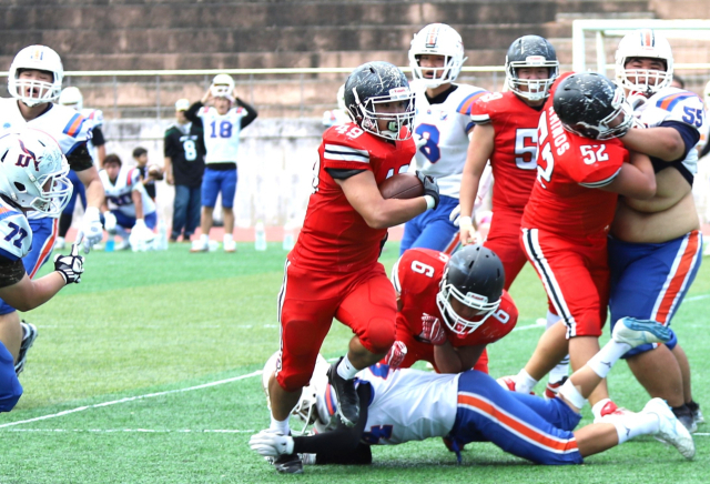 대구한의대 러닝백 김성현(49번)이 영남대 중앙을 돌파하고 있다. 대구경북 미식축구협회 제공
