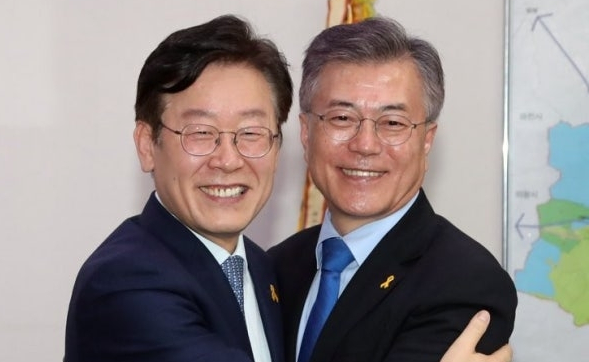 李, 文 데자뷰?…진보 대통령 지지율은 어떻게 무너지나
