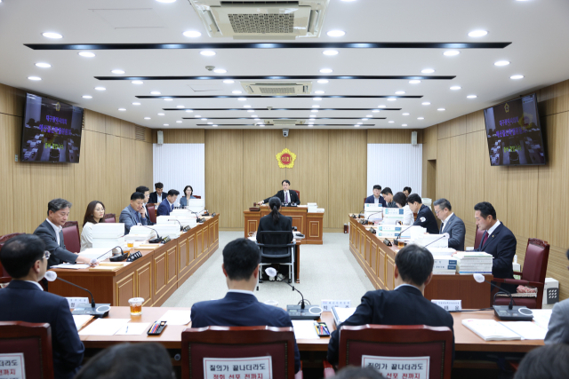 14일 대구시의회 예산결산특별위원회에서 올해 2차 추가경정예산안 및 운용계획 변경 심사가 진행 중인 모습. 대구시의회 제공