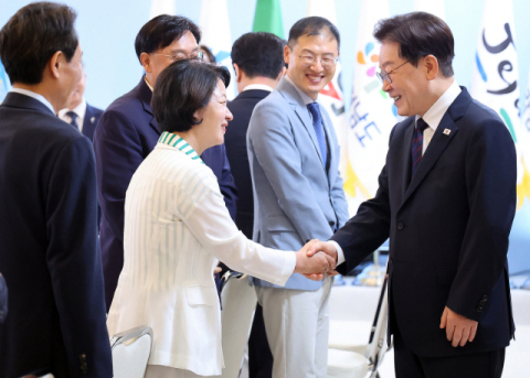 [위기의 여권] 추미애·조국·윤건영, 文정부 주류가 노골적인 '李 저격' 