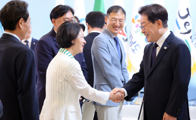 추미애·조국·윤건영, 文정부 주류가 노골적인 '李 저격' 