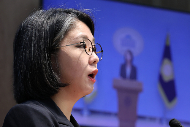 용혜인 성평등가족부 장관 후보자가 13일 국회 소통관에서 후보직 자진 사퇴 기자회견을 하고 있다. 연합뉴스