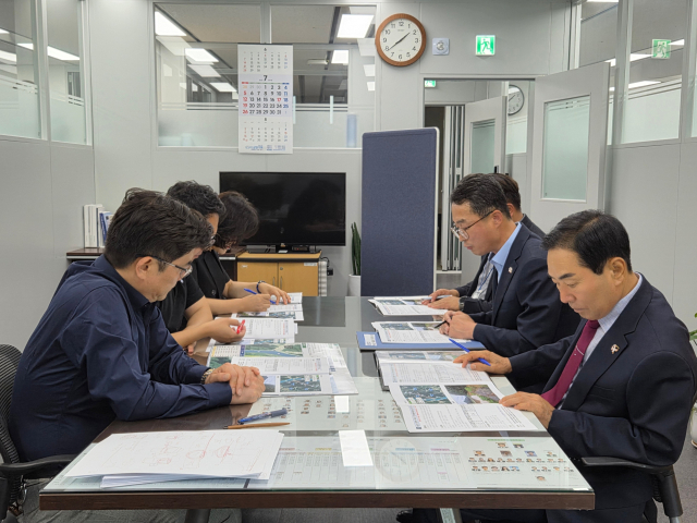 지난 7월 재해예방사업 국비 예산 확보를 위한 성낙인 군수 기획예산처 방문 사진. 창녕군 제공