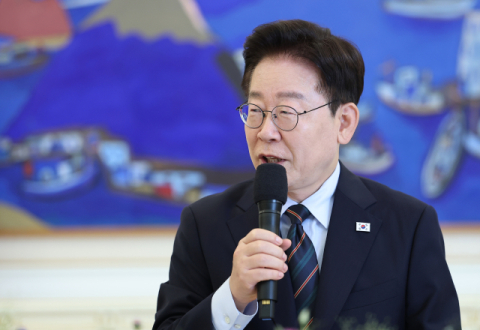 李대통령, 정상외교 선물로 '골프 퍼터'…이름까지 새긴 맞춤형