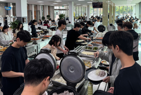 경일대 '반값 점심' 고물가 시름 달랜다…학생도 환경미화원도 한 끼 '3천원대'