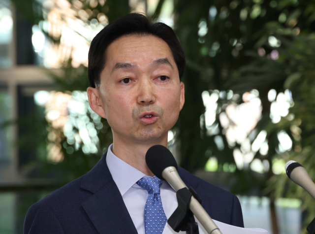 김지용 중대범죄수사청장 후보자가 14일 인사청문회 준비 사무실이 마련된 정부서울청사 창성동 별관에서 현안과 관련한 입장을 표명하고 있다. 연합뉴스