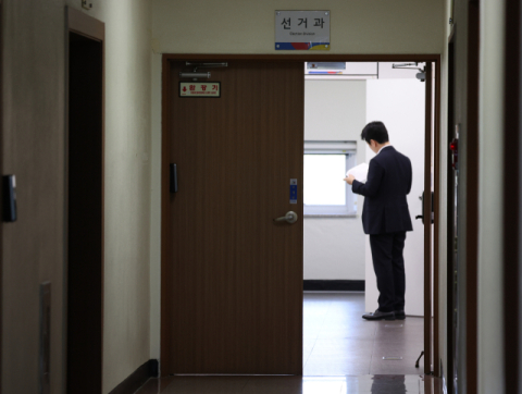 [포토뉴스] '투표용지 부족 사태' 대구시선관위 압수수색