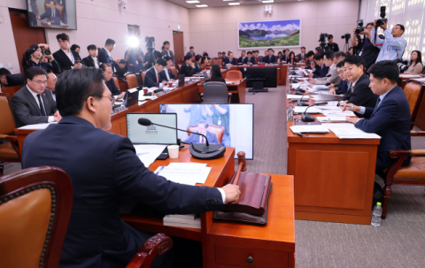 與 외통위원들 