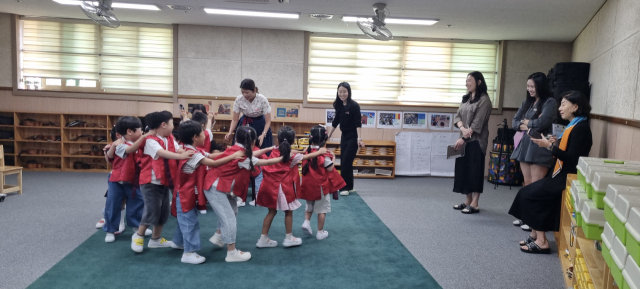 대구 유가유치원은 지난 16~17일 이틀간 IB(국제 바칼로레아) 초등교육과정(PYP) 월드스쿨 인증 방문을 실시했다. 유가유치원 제공