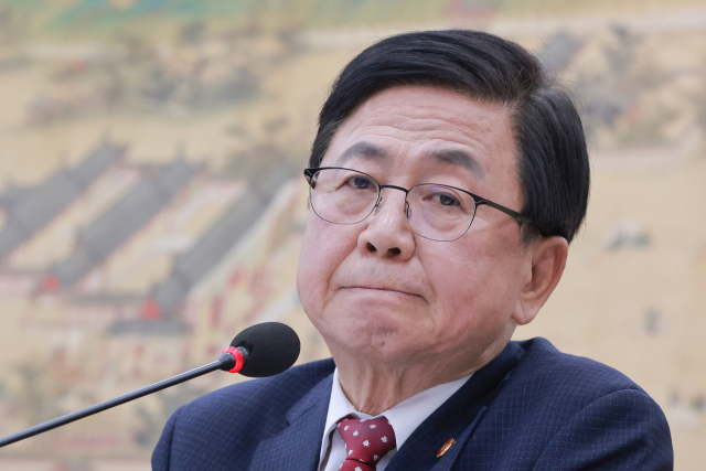 최교진 교육부 장관이 16일 국회 교육위원회 전체회의에서 2027학년도 대입 수시 원서접수 