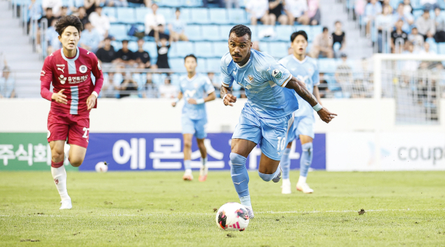 자동승격이냐 플레이오프냐 대구FC, 서울이랜드 대결