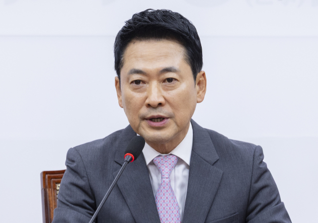 국민의힘 장동혁 대표가 17일 국회에서 열린 수시 원서접수 먹통 사태 긴급 간담회에서 교육부의 대응과 대책에 대한 비판 발언을 하고 있다. 연합뉴스