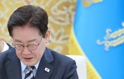 李대통령 기자회견 30분 연기, 靑 