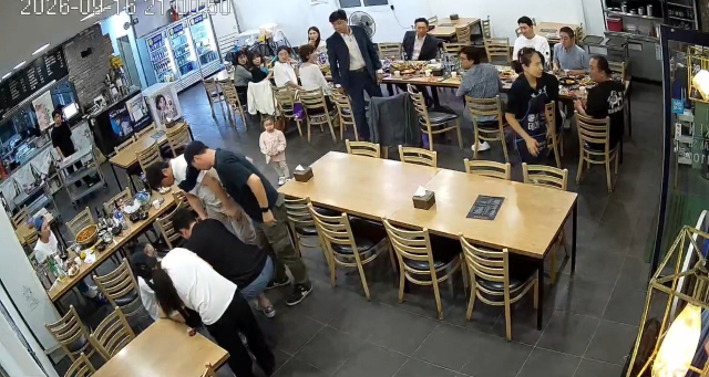 포항 식당서 사탕 삼켜 숨 멎은 아이 살린 '숨은 영웅'
