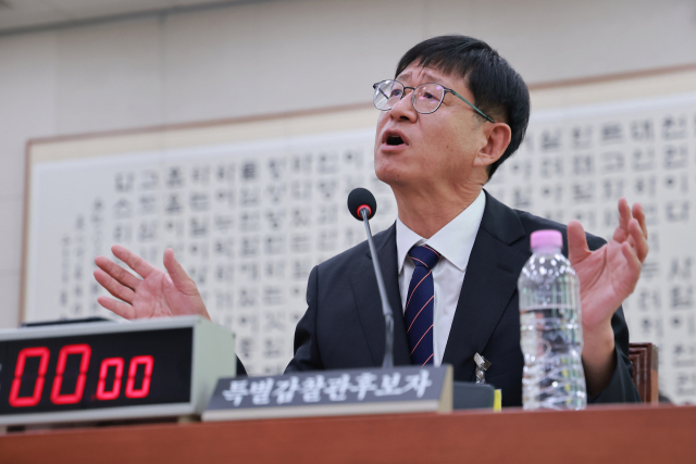 최길수 특별감찰관 후보자가 18일 국회 법제사법위원회에서 열린 인사청문회에서 법사위원 질의에 답하고 있다. 연합뉴스