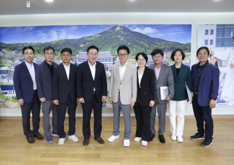 박권현 청도군수, 경북도 찾아 도비 확보 총력···