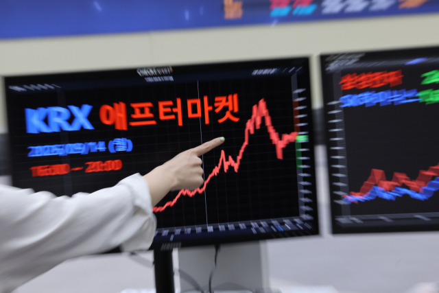 14일 서울 여의도 한국거래소에 애프터마켓이 개장되어 있다. 한국거래소(KRX)는 이날부터 오후 4시부터 8시까지 코스피·코스닥 시장을 대상으로 애프터마켓을 운영한다. 연합뉴스