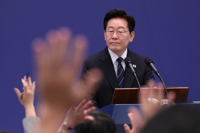 '연임 없다'는 李대통령, 