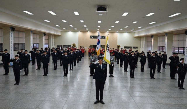 경북전문대학교 군사학과 학생들이 신고식을 하고 있다. 경북전문대 제공