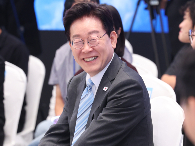 李대통령 지지율 34.8% '반등'…민주당, 국힘에 오차범위 내 재역전