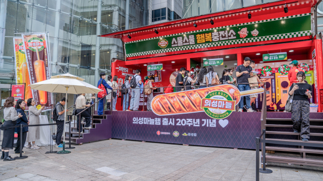 경북 의성군과 롯데웰푸드㈜는 지난 18일부터 2일간 서울 동아일보사 광장과 홍대 스타스퀘어에서 의성마늘햄 출시 20주년을 기념하는 
