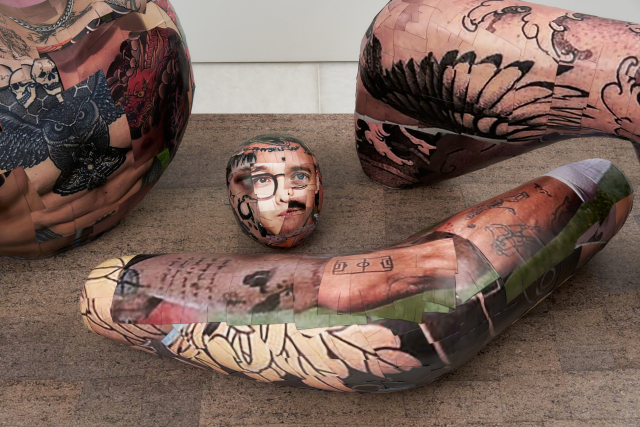권오상, 네조각으로 구성된 비스듬히 기댄 형태 Four-Piece Composition Reclining Figure, 2022-2023, Archival pigment print,mixed media,180x90x110cm