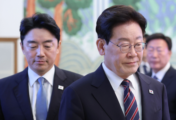 강훈식 비서실장 사의…청와대 3실장 중 두명이 공석