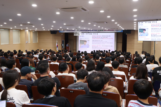 구미전자공업고등학교 강당에서 열린 