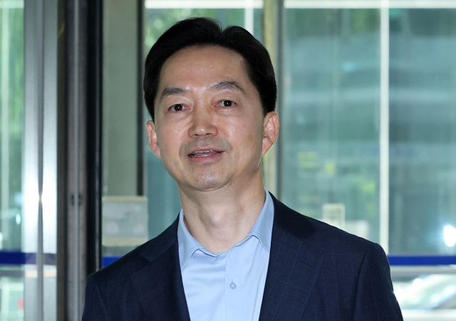 김지용 초대 중대범죄수사청장 후보자가 17일 서울 종로구에 마련된 사무실로 출근하고 있다. 연합뉴스