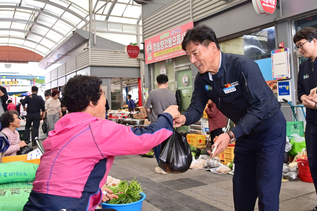 청송군은 지난 19일부터 23일까지 청송전통시장과 진보전통시장 등에서 