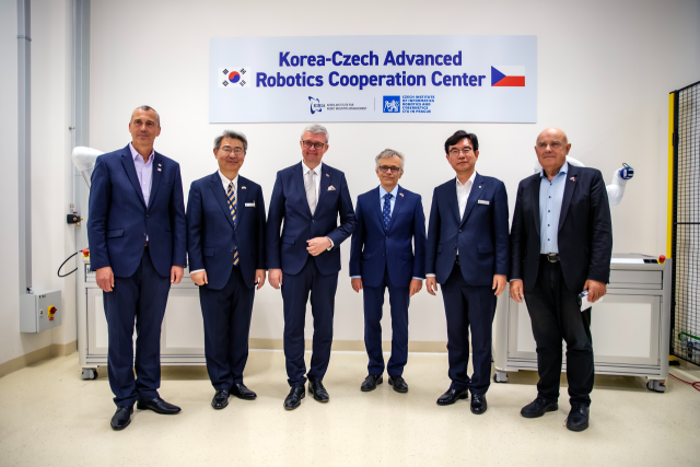 지난 21일 체코 프라하공대 산하 체코 정보학·로봇공학·사이버네틱스 연구소(CIIRC)에 