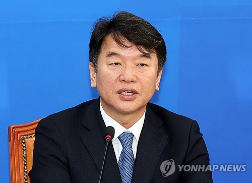 더불어민주당 문진석 원내대표 직무대행이 올해 1월 8일 국회 원내대표실에서 열린 정책조정회의에서 발언하고 있다. 연합뉴스