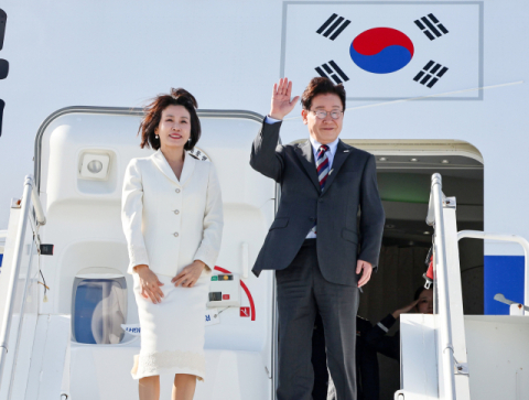 美 떠난 李대통령, 멕시코 도착…국빈방문 일정 개시