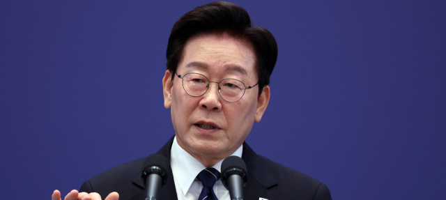 李 