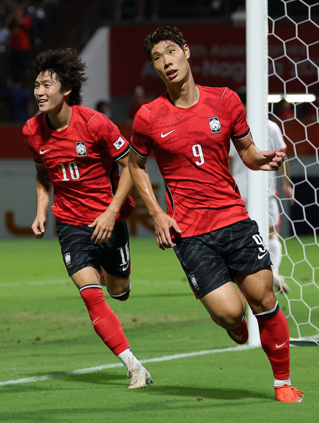 25일 일본 나고야 미즈호 공원 럭비경기장에서 열린 2026 아이치·나고야 아시안게임 남자 축구 8강 한국과 베트남의 경기. 한국 이영준이 선취골을 넣고 기뻐하고 있다. 연합뉴스