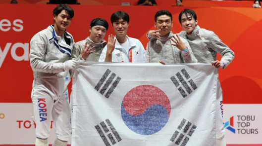 45-44 극적 승리…한국 남자 사브르  'AG 4연패'