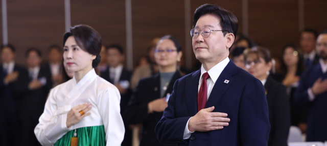 李&靑, 추석 밥상에 '해명 요리' 올렸는데…되레 역풍?