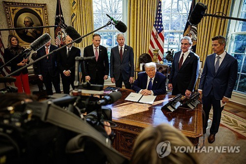 ABC·CBS·NBC·폭스뉴스, 27일부터 트럼프 풀취재 재개…CNN 배제는 유지