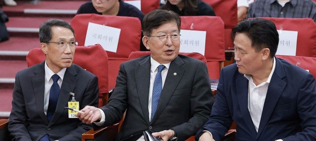 선관위원 67% '학식과 덕망'있어 위촉?…자격 검증 논란