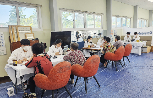 대구한의대학교는 산불 피해를 입은 영덕에서 대구한의대의 전공 역량을 활용한 재난복구지원단을 운영했다. 대구한의대 제공