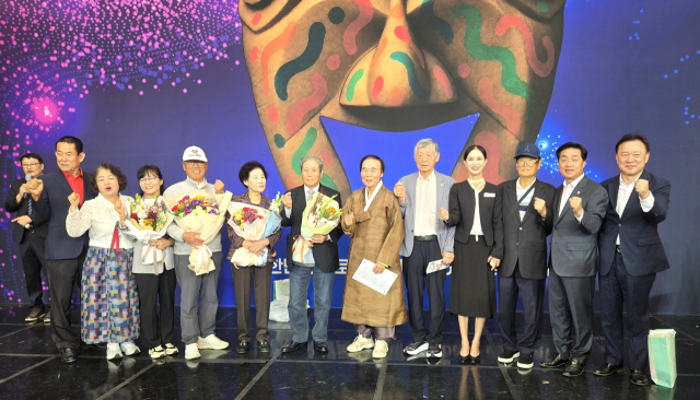 대한노인회 안동시지회는 28일 안동 탈춤공연장에서 