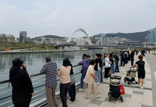 [현장르포] 부캉이 배웅 인파 '바글바글'…