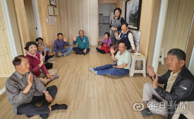 합천읍이 28일부터 29일까지 지역 경로당 39개소를 순회 방문해 추석 명절 이후 어르신들의 안부를 살폈다. 합천군 제공