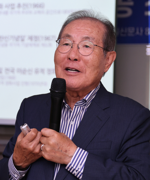 윤동한 한국콜마 회장 