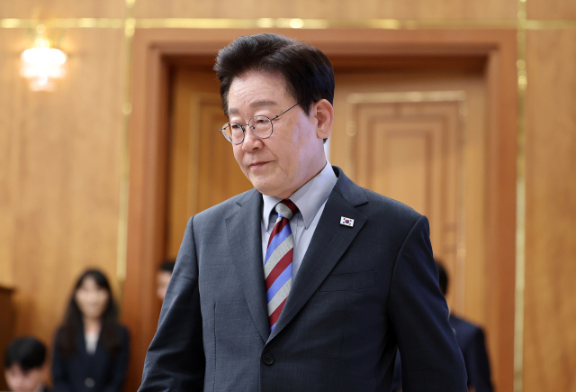 李 대통령 지지율 35.8%…서울·30대 '부정' 70% 넘어