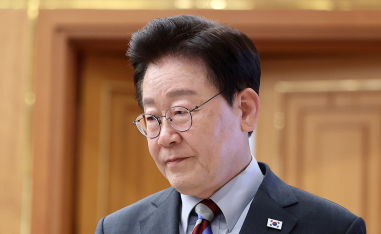 李대통령, DMZ 지뢰 부상 장병 위문 