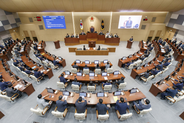 경북도의회가 다음 달 1일부터 제366회 정례회와 도정질문과 2025회계연도 결산 심사, 2026년도 행정사무감사 계획 승인 등 주요 안건을 처리한다. 사진은 도의회 본회의 모습. 경북도의회 제공