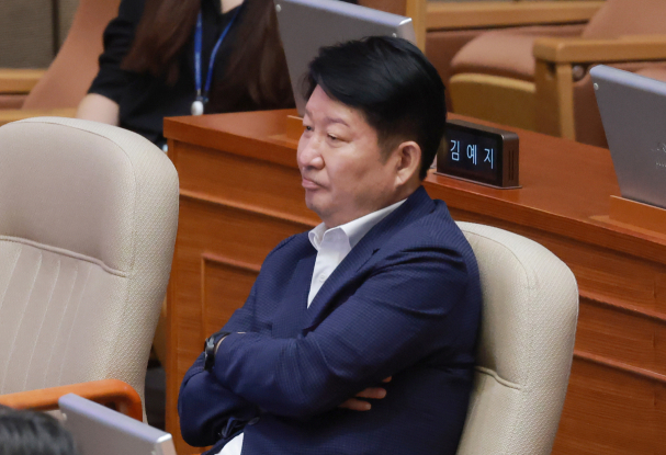'멱살 논란' 권영진, 징계 하향…총선 출마 가능