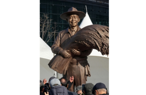 홍준표, 동대구역 박정희 동상 철거 기각에 